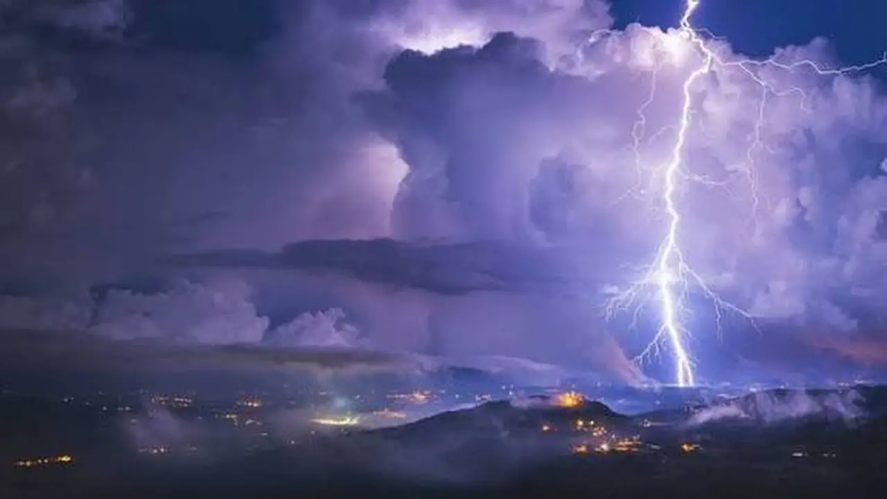 الجو هيقلب فجأة! أمطار رعدية واضطرابات جوية تضرب 3 ولايات وتحذير رسمي للساعات الجاية